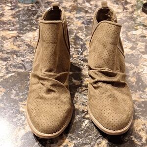 Report Green Ankle Booties with Suede Finish